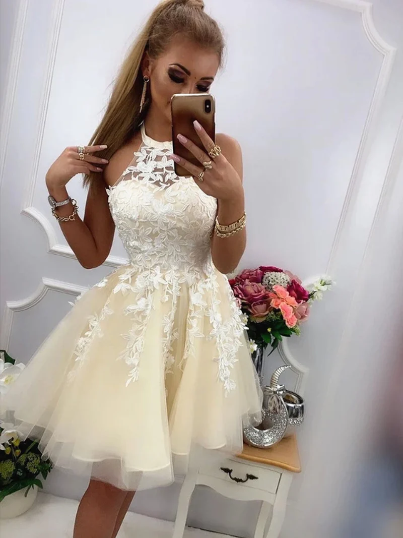 Robe de bal courte et élégante en dentelle jaune avec encolure ronde et coupe trapèze