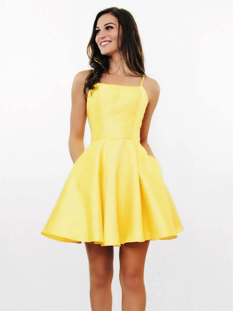 Robe de bal courte jaune chic dos nu : élégante robe trapèze en satin pour la rentrée et la remise des diplômes