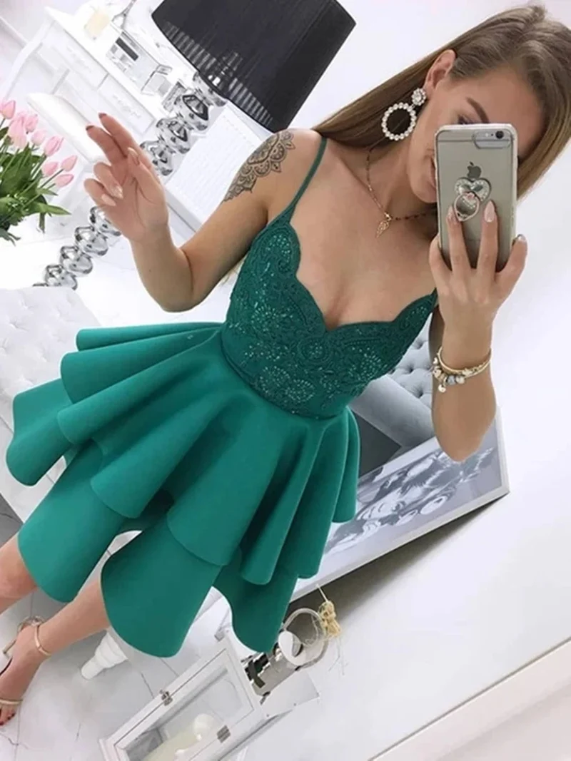 Robe de bal courte et élégante en dentelle verte à bretelles spaghetti pour le bal de fin d'année et la remise des diplômes