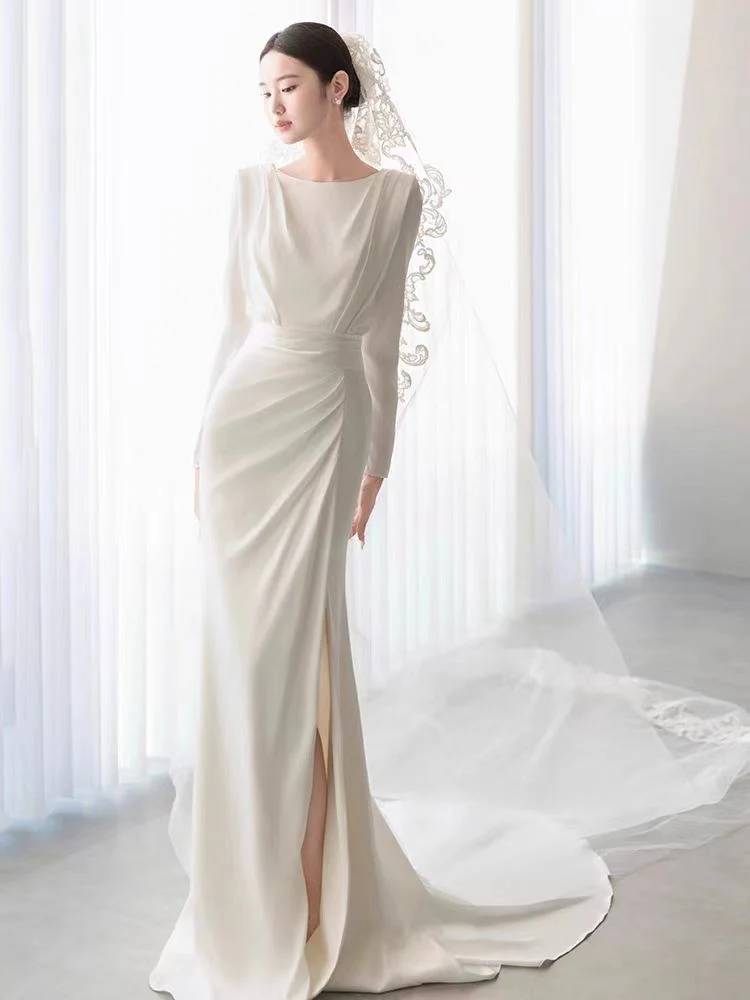 Robe de mariée en soie simple et modeste, manches longues, avec fente latérale