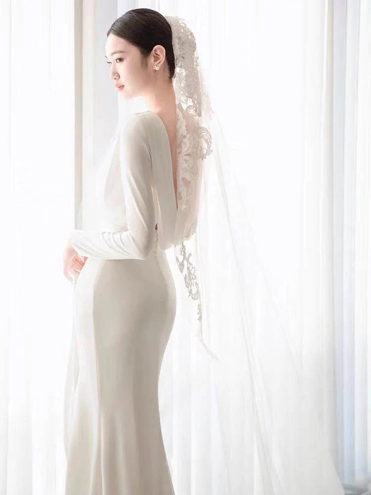 Robe de mariée en soie simple et modeste, manches longues, avec fente latérale