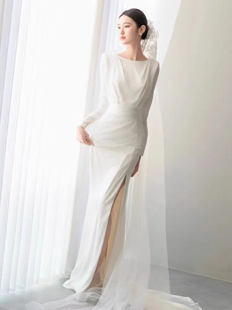 Robe de mariée en soie simple et modeste, manches longues, avec fente latérale