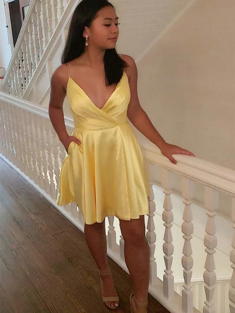 Robe de bal courte jaune en satin chic à col en V pour les soirées de rentrée et de remise de diplômes