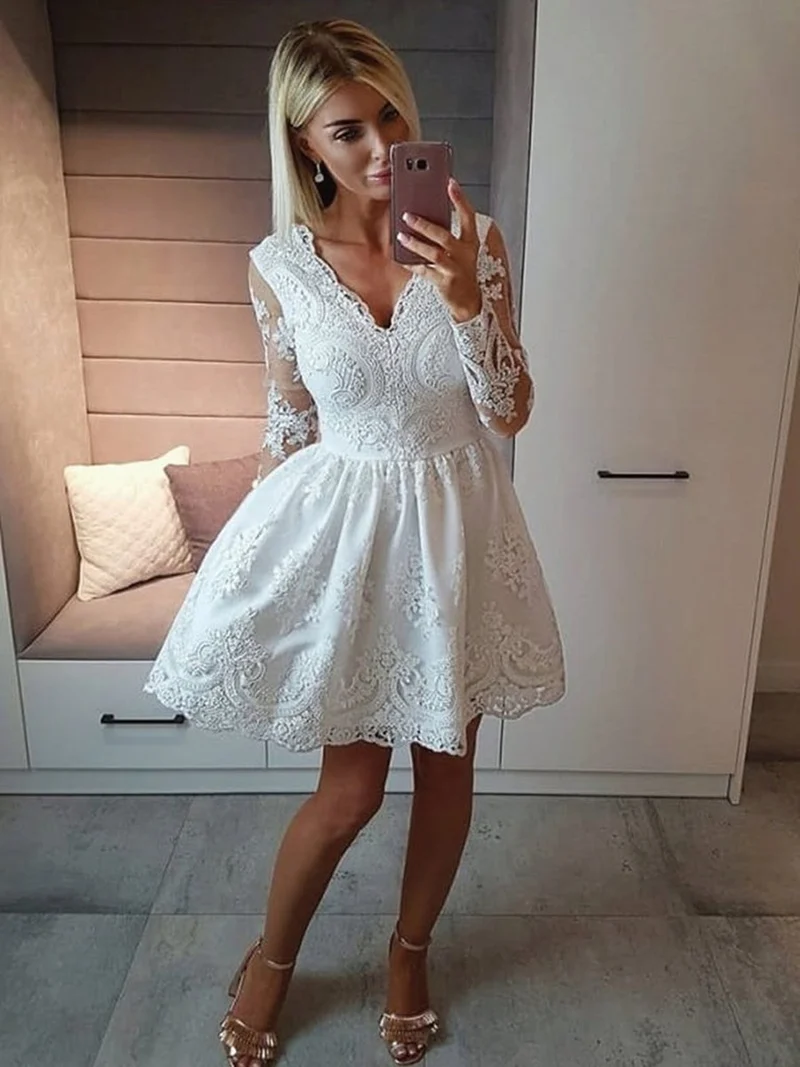 Robe de soirée élégante en dentelle blanche à manches longues et col en V - Soirée de remise de diplôme courte et formelle