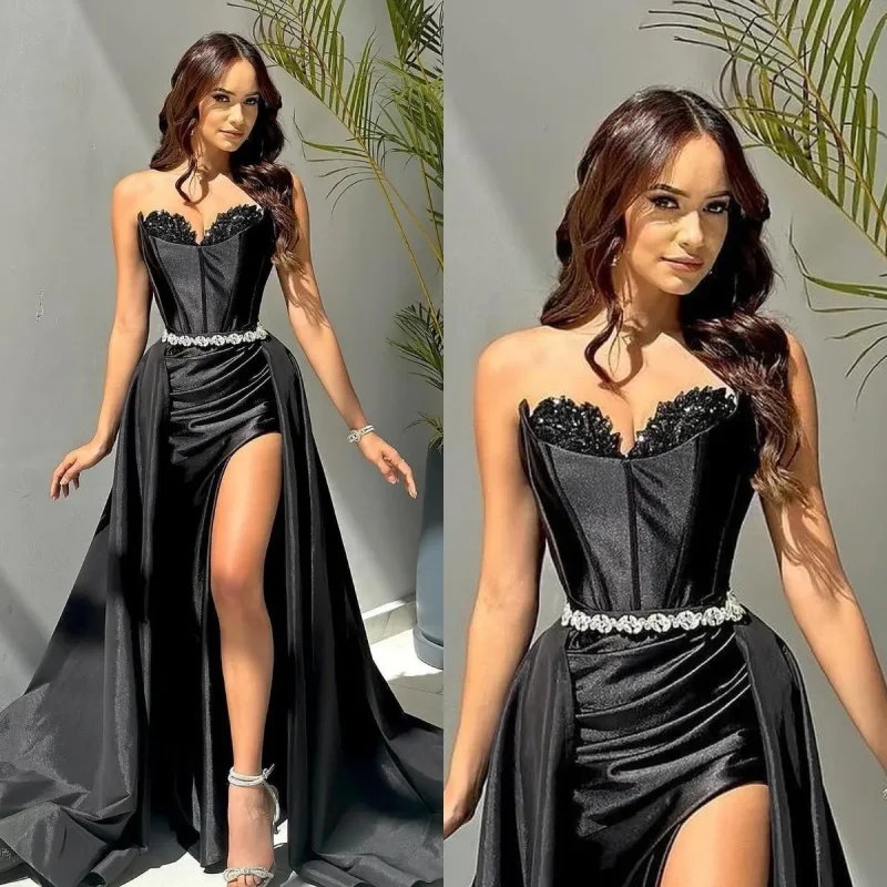 Robe de bal noire glamour sans bretelles avec ceinture fendue pour des soirées élégantes