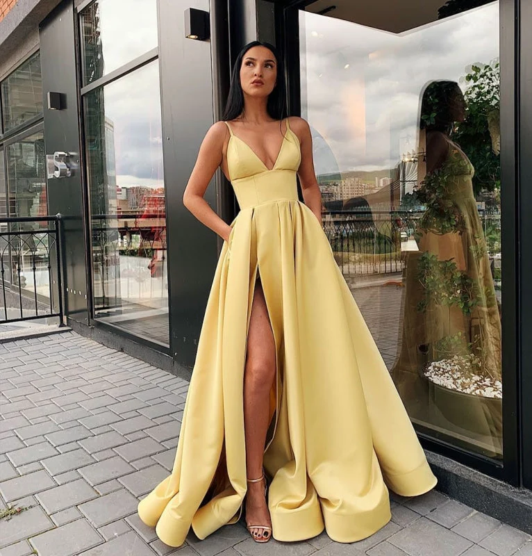 Robe de bal rose élégante à bretelles spaghetti et décolleté en cœur avec fente haute