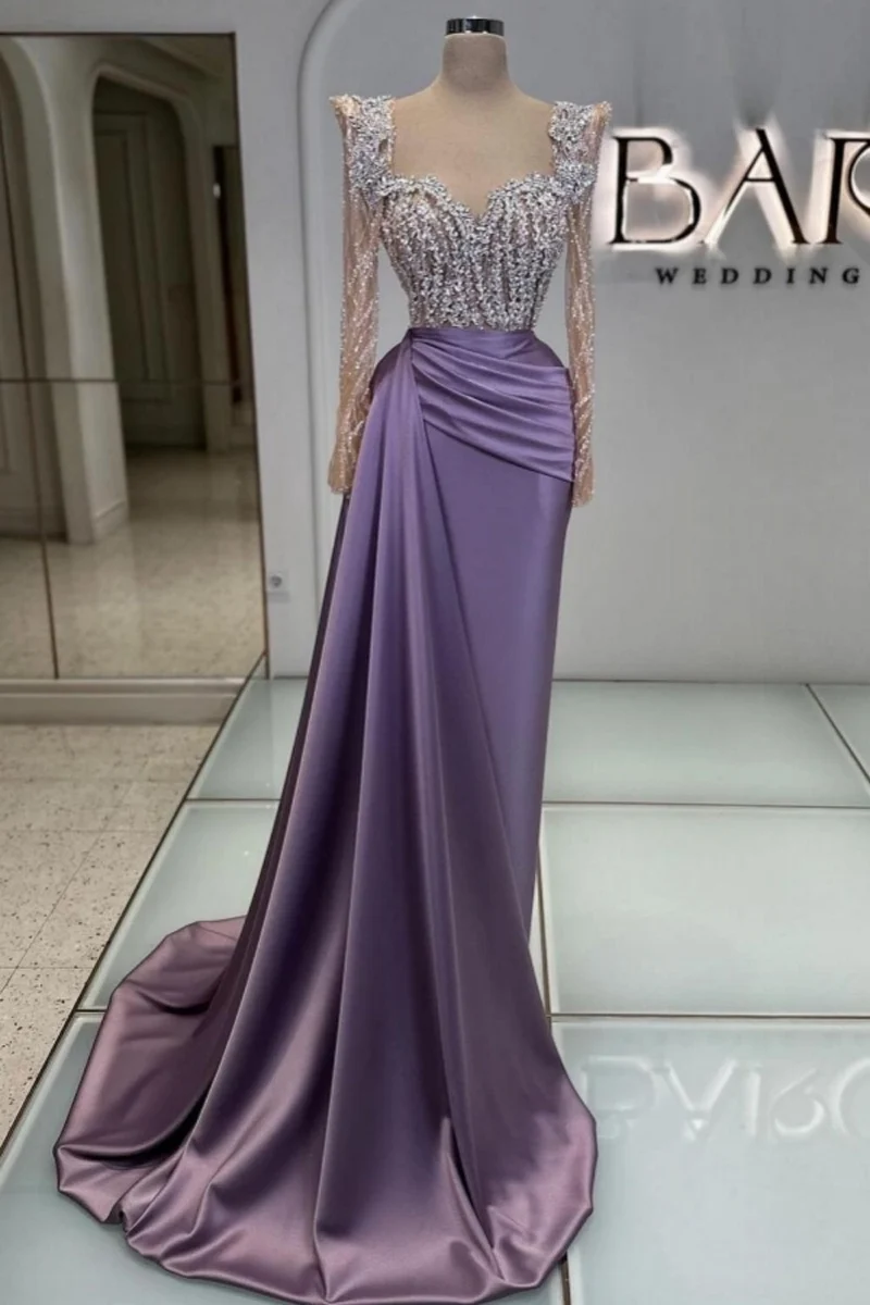 Charmante robe de bal en dentelle à manches longues et perles pour occasions spéciales