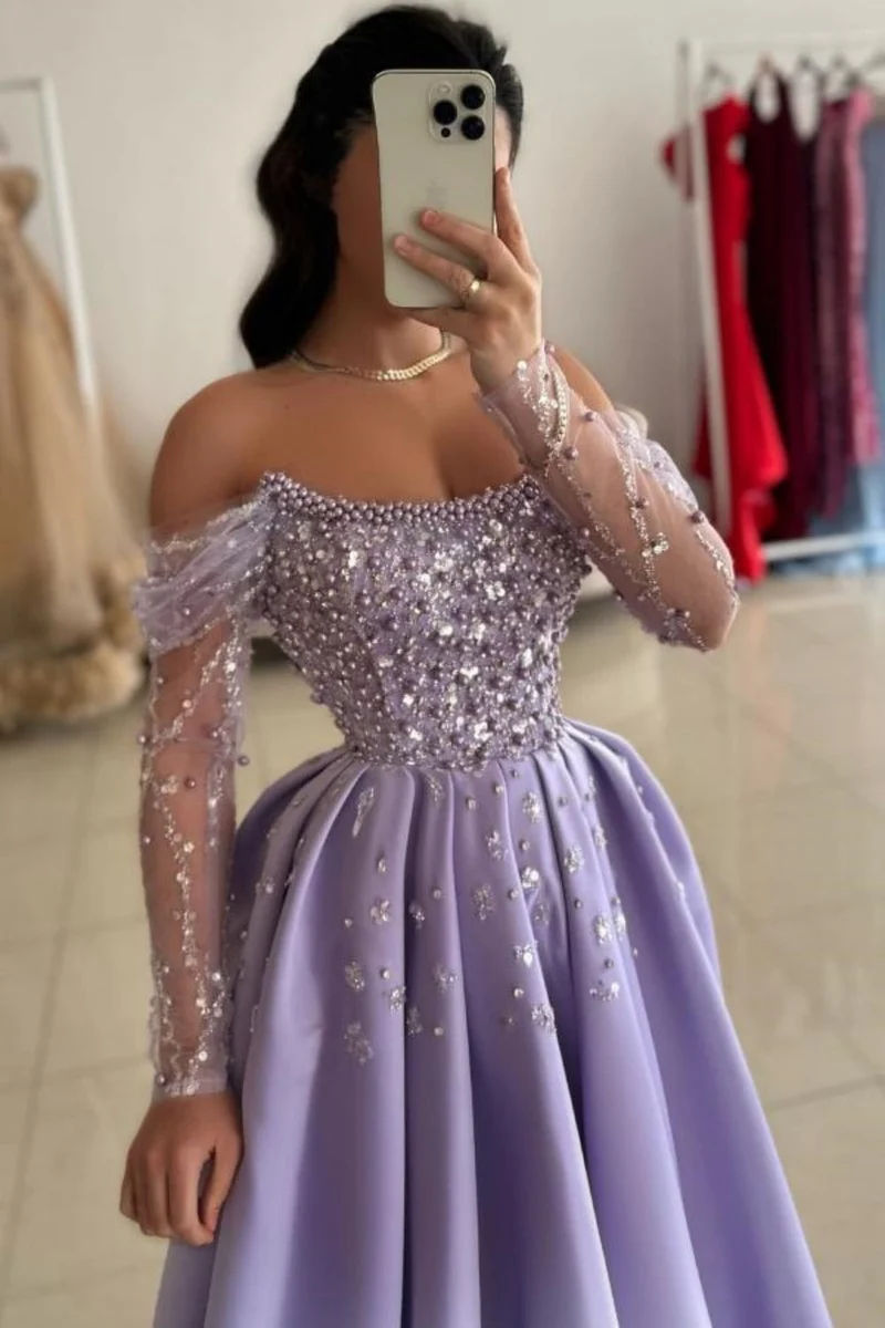 Robe de bal trapèze en satin à paillettes et perles, épaules dénudées et éblouissante
