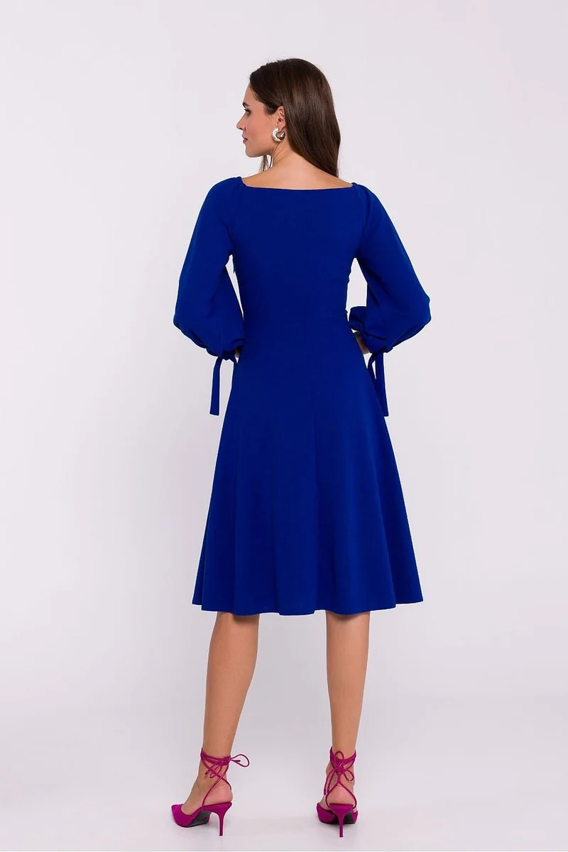 Robe évasée manches longues col en V