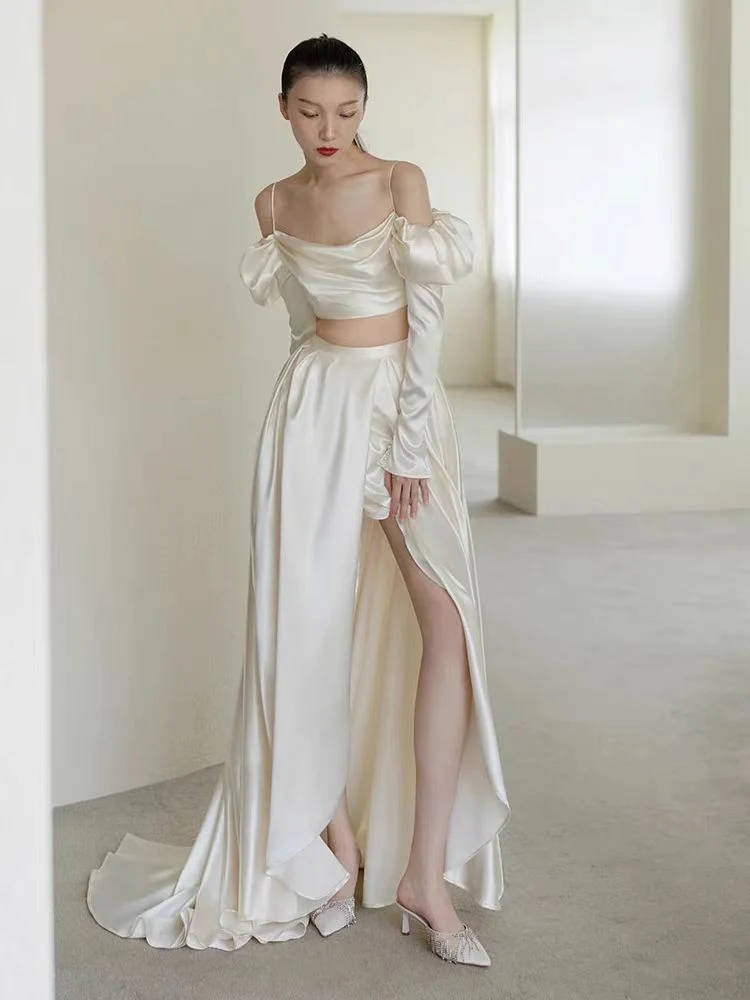 Robe de mariée élégante en satin deux pièces avec fente latérale et manches longues