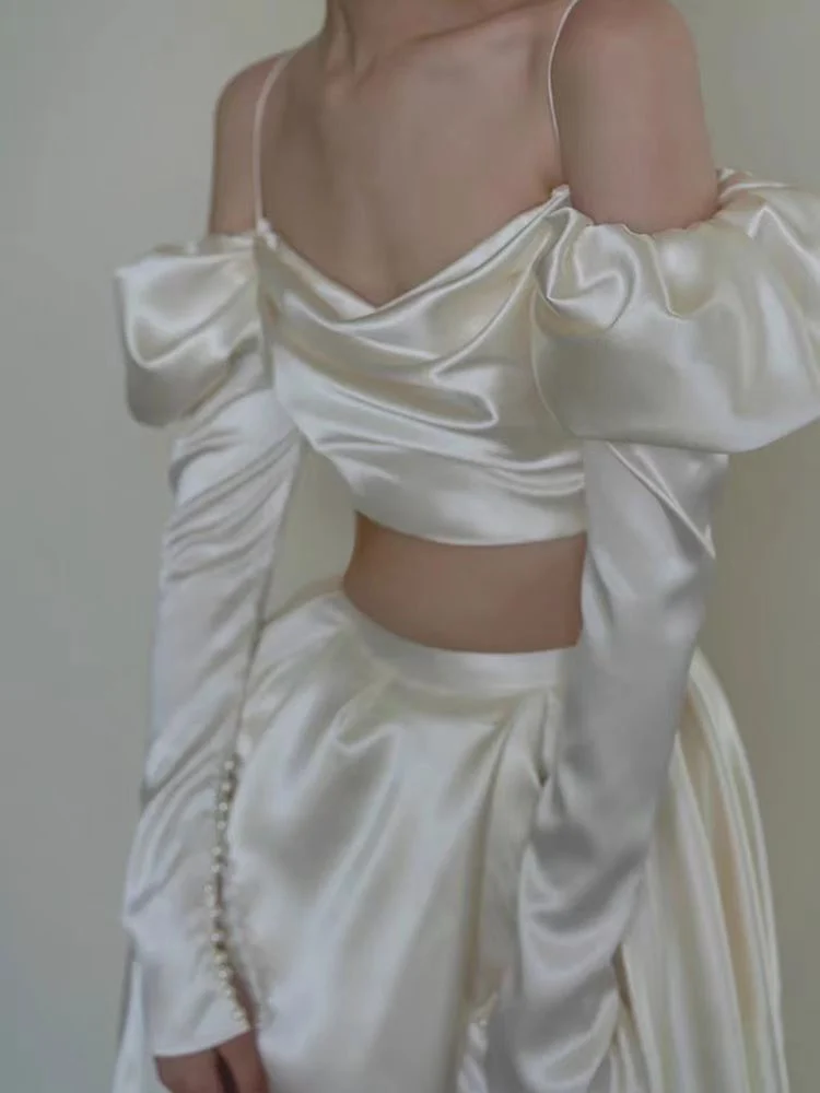 Robe de mariée élégante en satin deux pièces avec fente latérale et manches longues