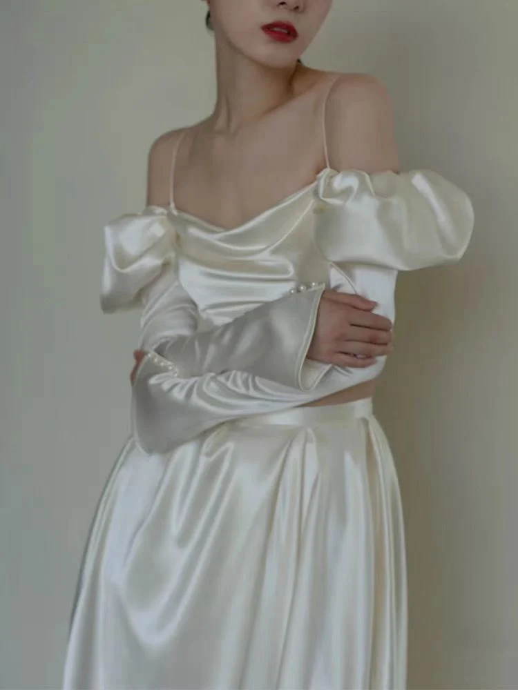 Robe de mariée élégante en satin deux pièces avec fente latérale et manches longues