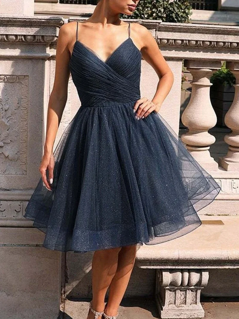 Robe de bal courte bleu foncé brillante à col en V et coupe trapèze : élégante robe de soirée de remise de diplôme bleu marine