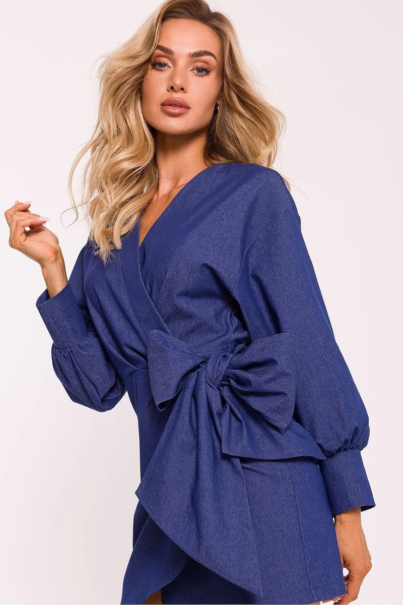 Robe de cocktail nouée à la taille