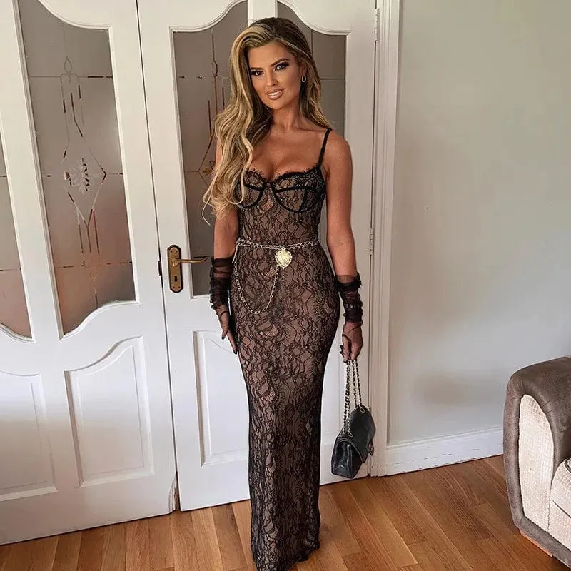 Robe longue en dentelle noire