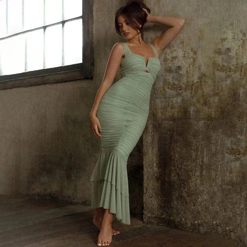 Robe longue avec décolleté carré