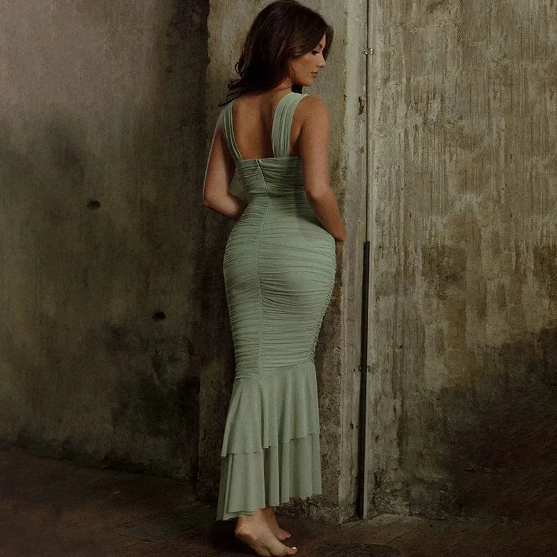 Robe longue avec décolleté carré