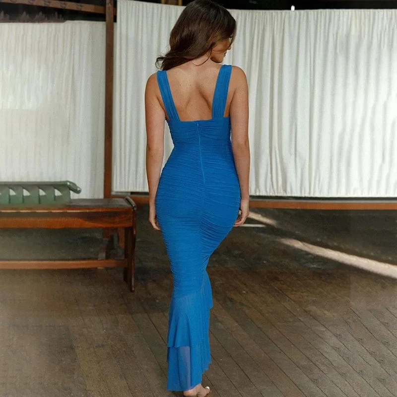 Robe longue avec décolleté carré