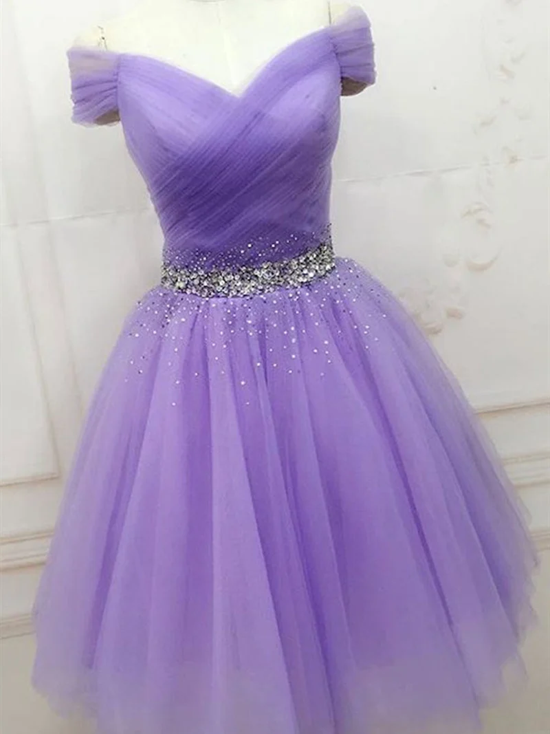 Robe de bal courte violette à épaules dénudées et perles : élégante robe de remise de diplôme en tulle coupe trapèze