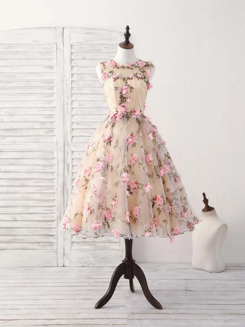 Robe de bal courte unique en champagne avec appliques 3D, jolie robe de retour à la maison