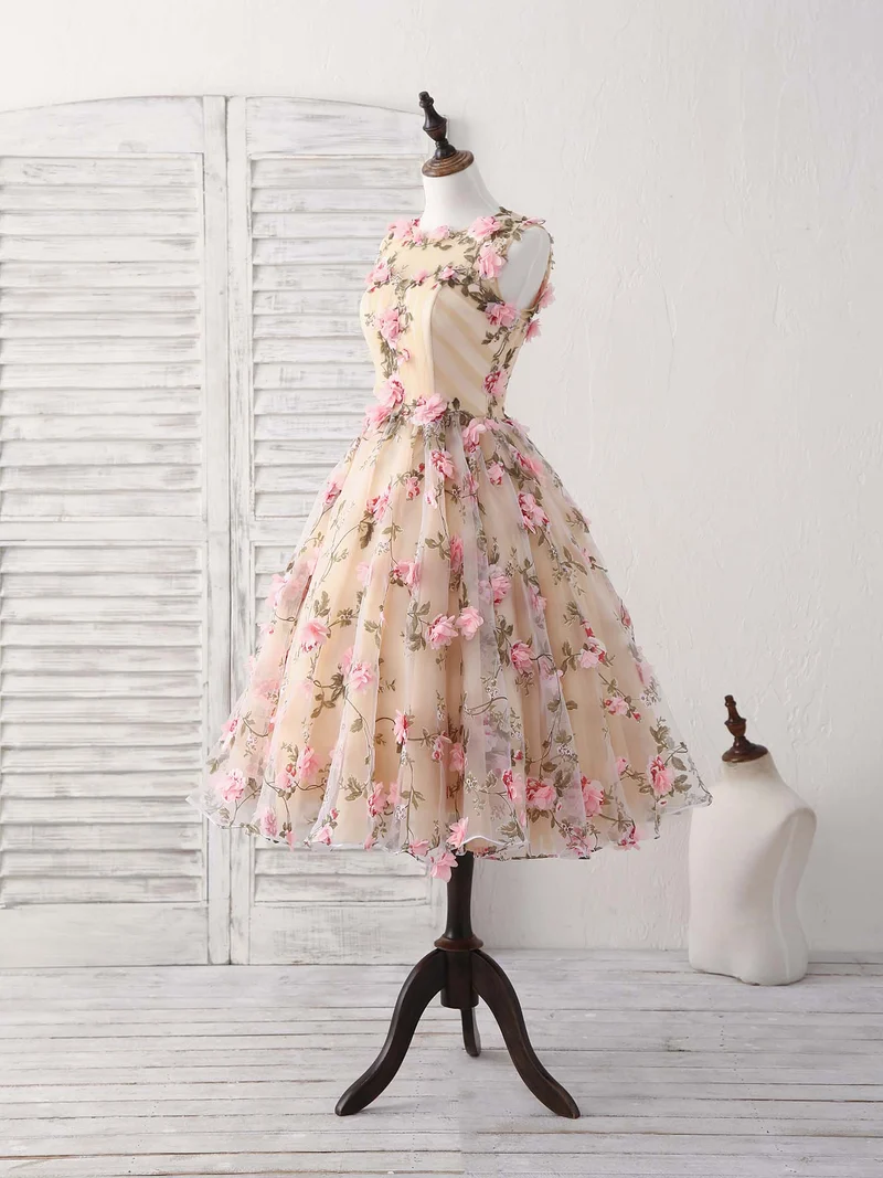 Robe de bal courte unique en champagne avec appliques 3D, jolie robe de retour à la maison
