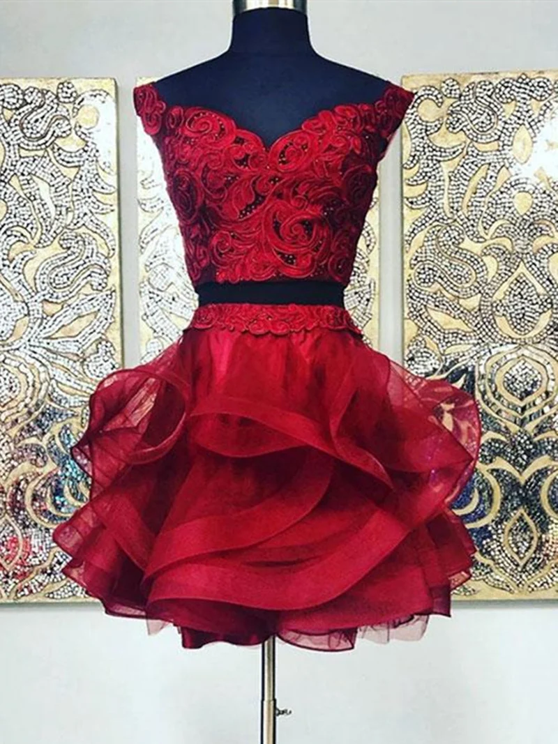 Robe de bal élégante en dentelle bordeaux deux pièces pour cérémonies de remise de diplômes et de retour à la maison
