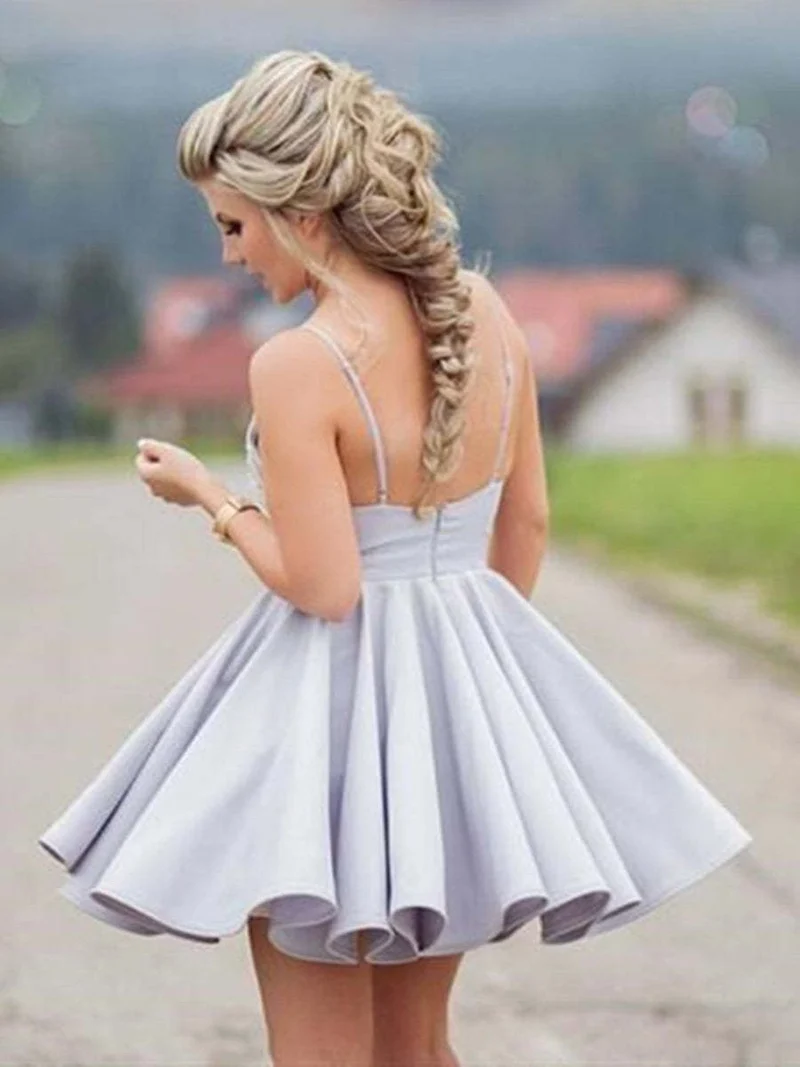 Robe de bal courte grise élégante à col en V et dos nu en dentelle pour la remise des diplômes et le retour à la maison
