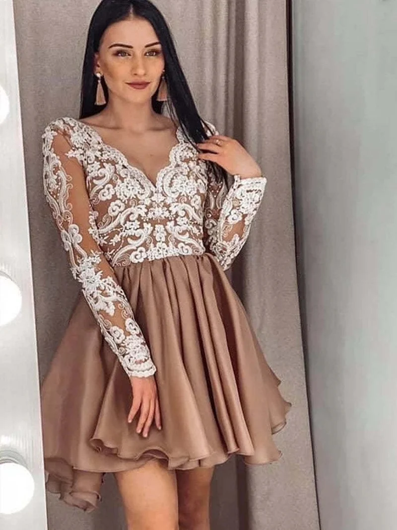 Robe de bal élégante en dentelle champagne à col en V et manches longues pour la remise des diplômes
