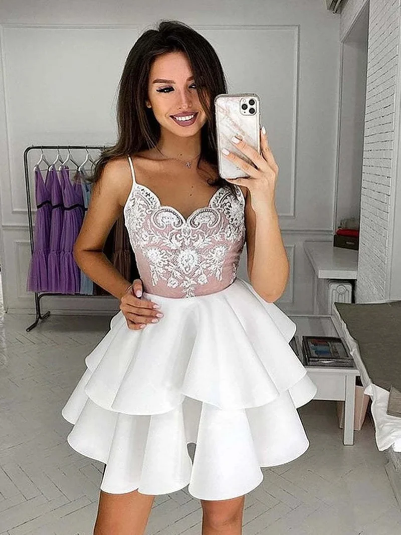 Robe courte élégante en dentelle blanche à col en V pour bal de fin d'année, remise de diplôme et retour à la maison
