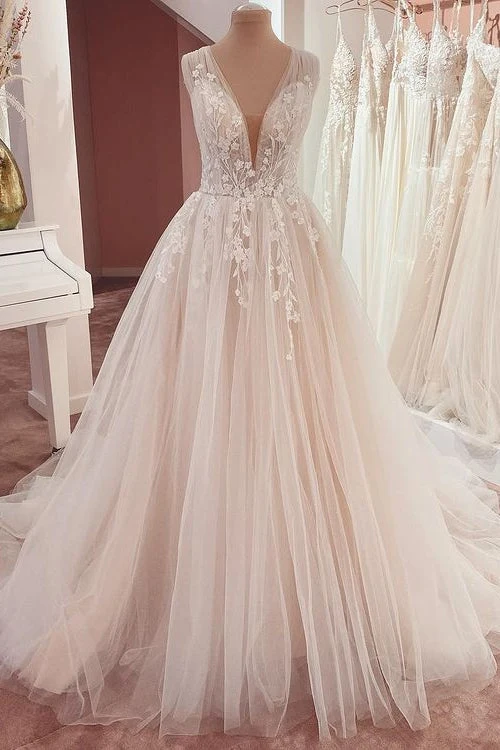 Robe de mariée élégante coupe trapèze avec larges bretelles, volants, appliques en dentelle et tulle