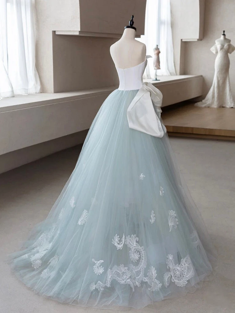 Charmante robe trapèze en tulle bleu avec appliques en dentelle pour bal de fin d'année et événements officiels