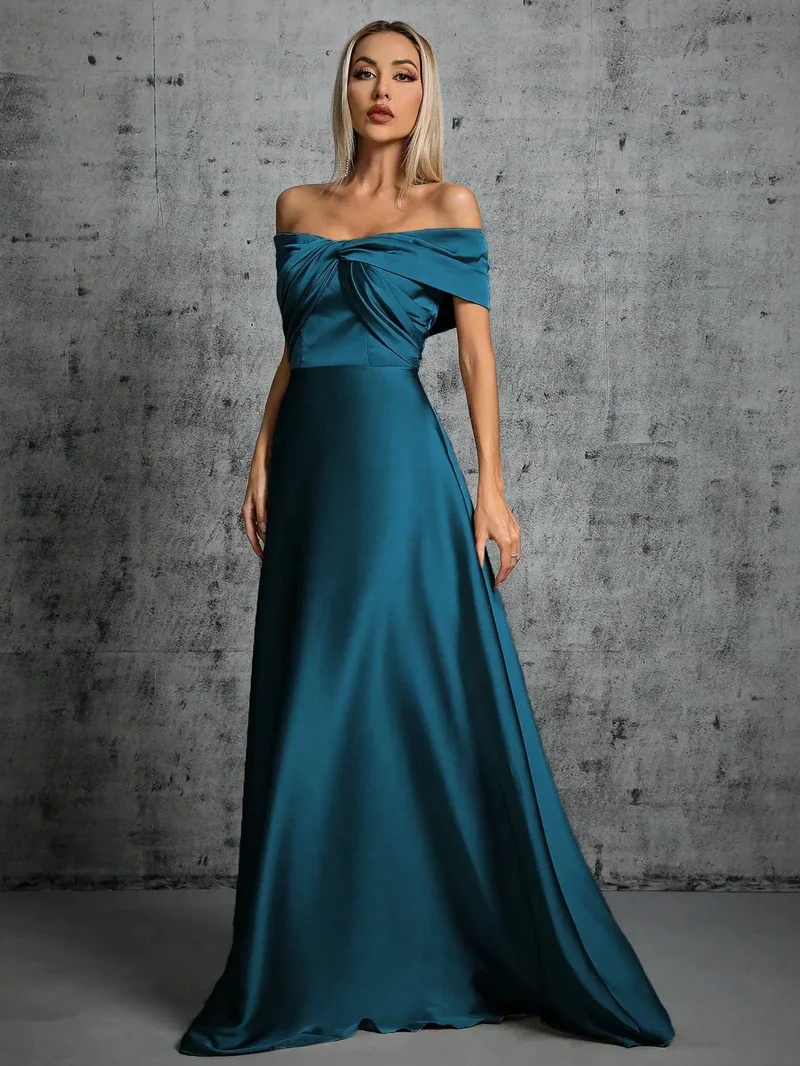 Robe invitée de mariage taupe avec épaules dénudées