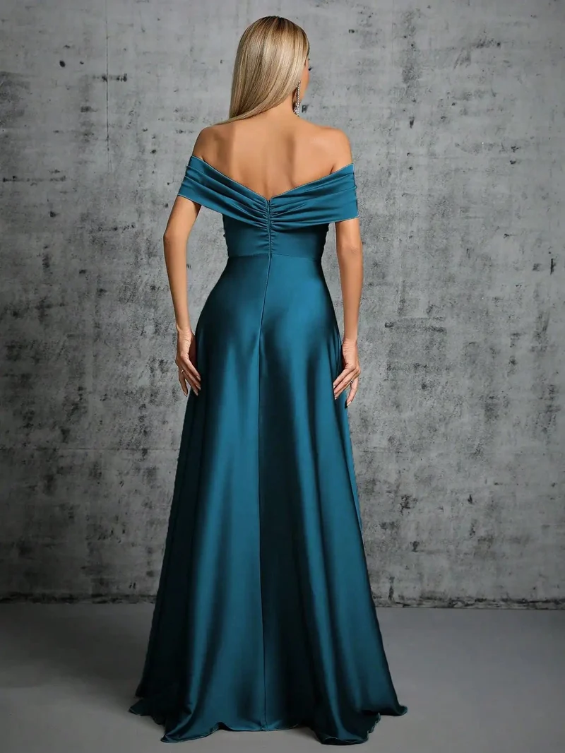 Robe invitée de mariage taupe avec épaules dénudées