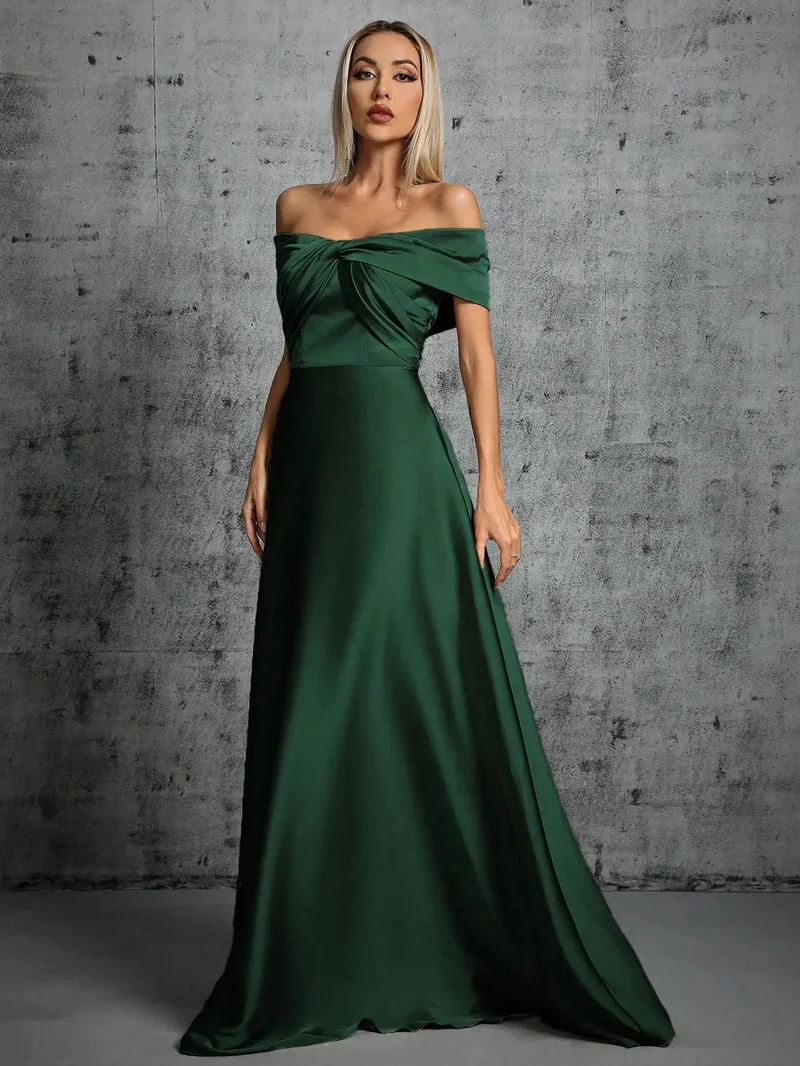 Robe invitée de mariage taupe avec épaules dénudées