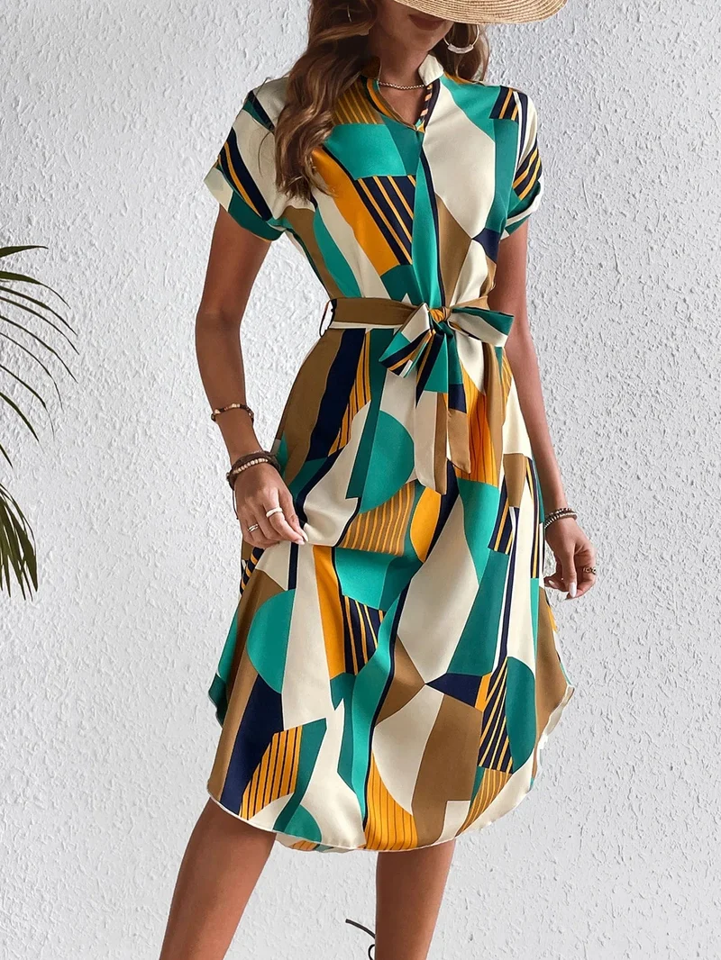 Robe midi colorée à manches courtes