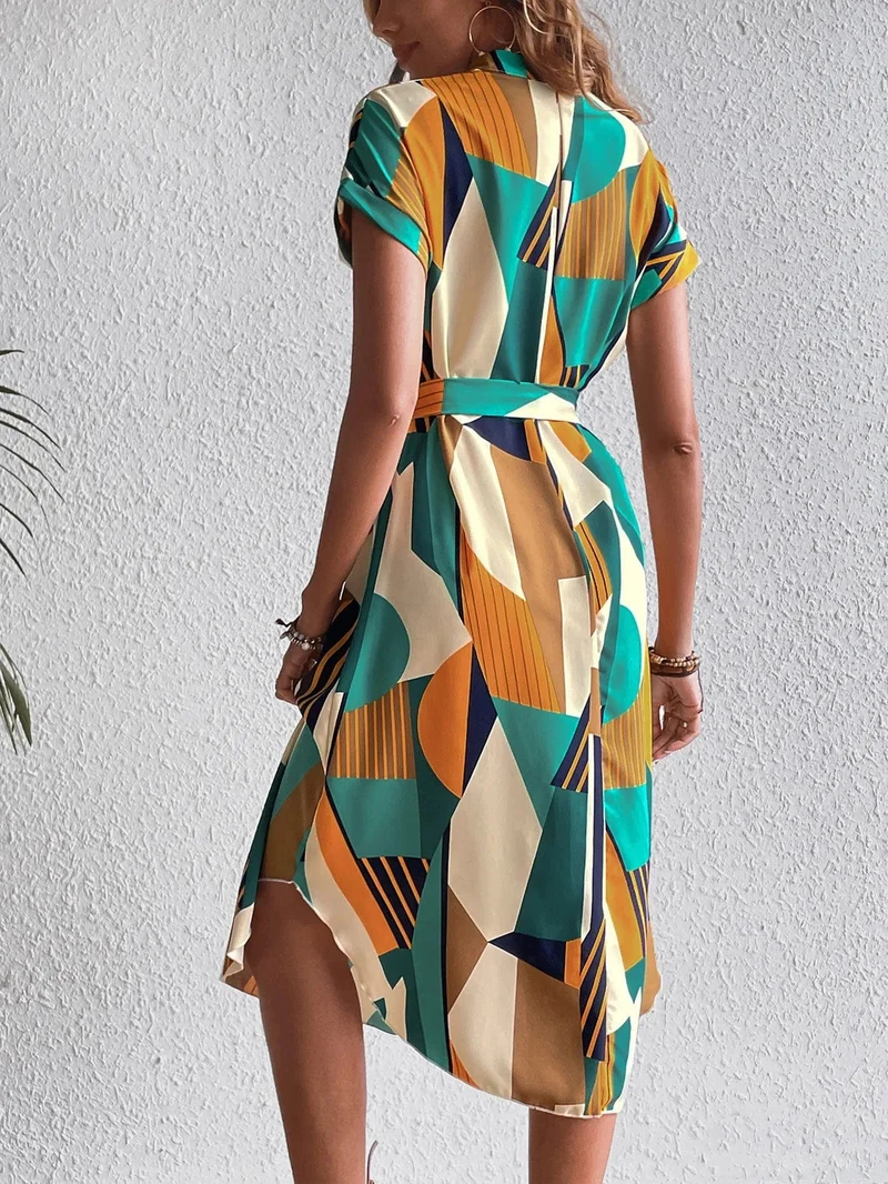 Robe midi colorée à manches courtes