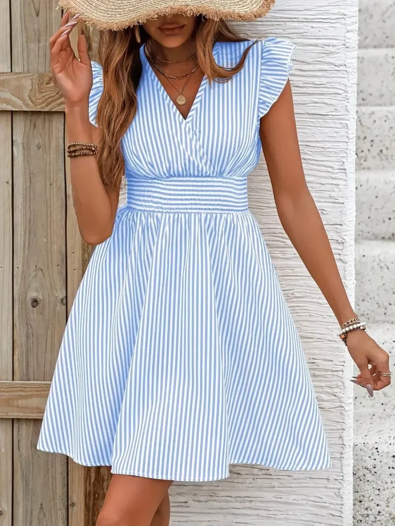 Robe rayée bleu et blanc avec décolleté en V