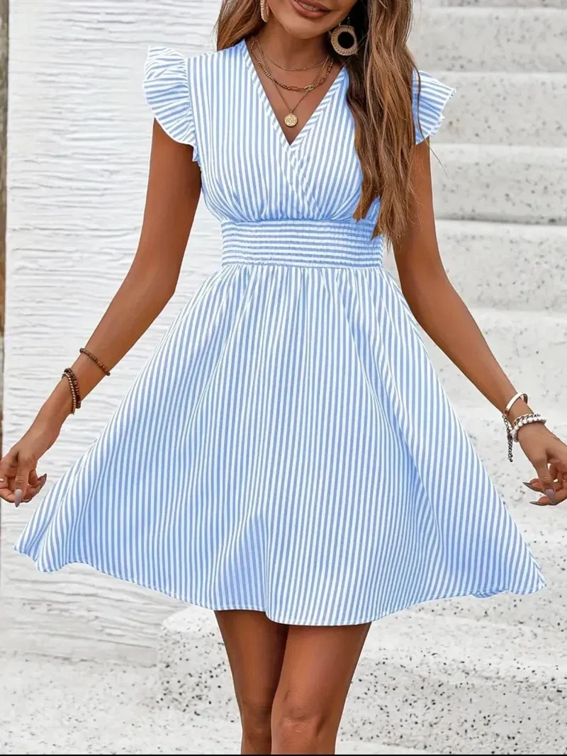 Robe rayée bleu et blanc avec décolleté en V