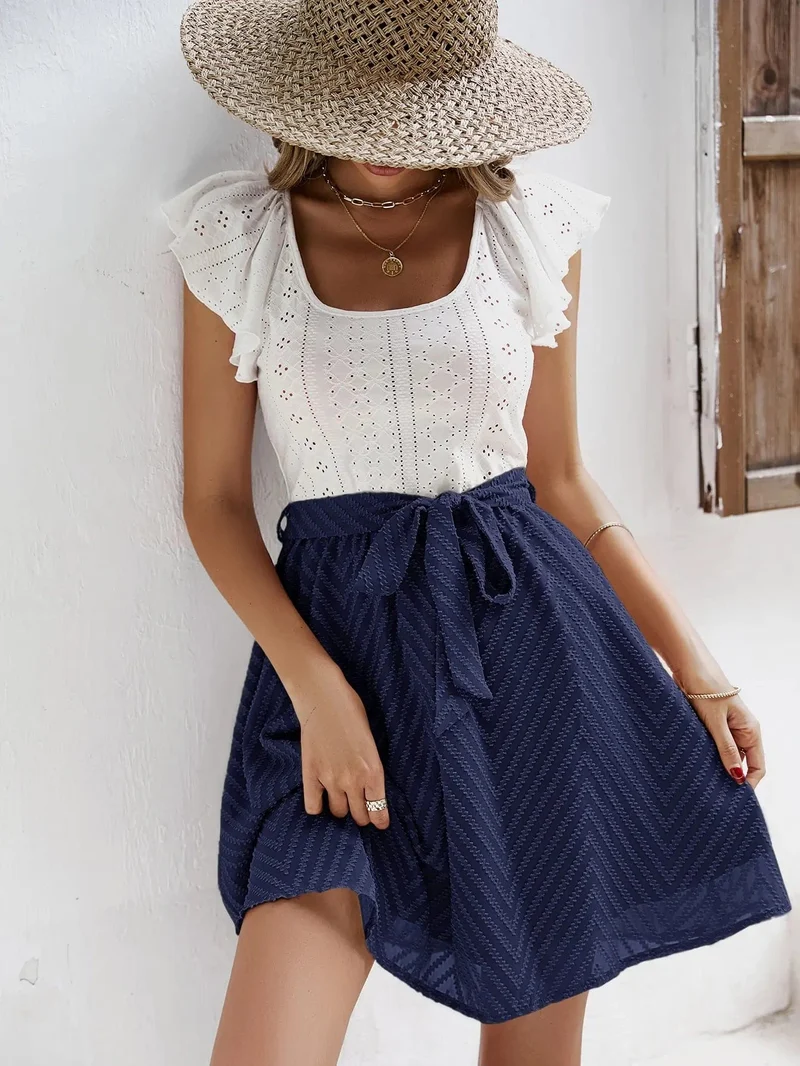 Robe chic avec jupe à nouer et top en dentelle