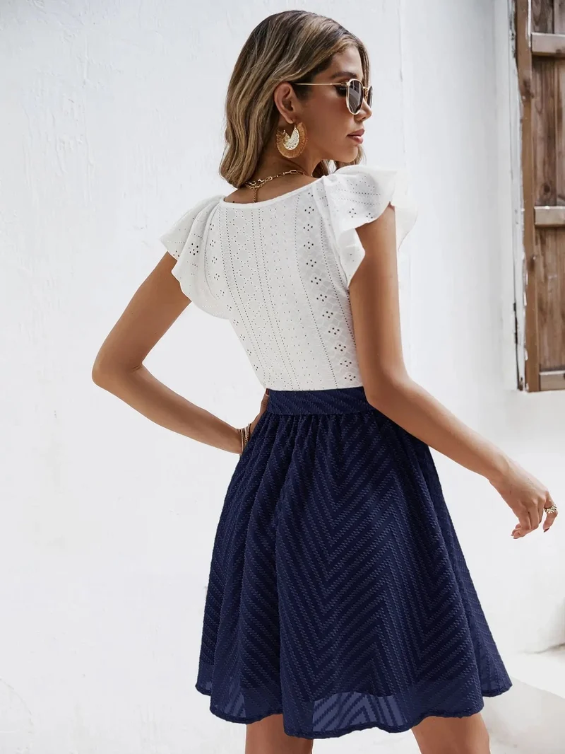 Robe chic avec jupe à nouer et top en dentelle