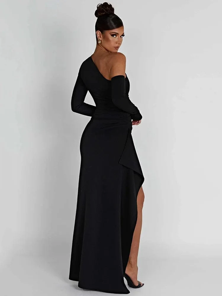 Robe fendue avec épaule dénudée