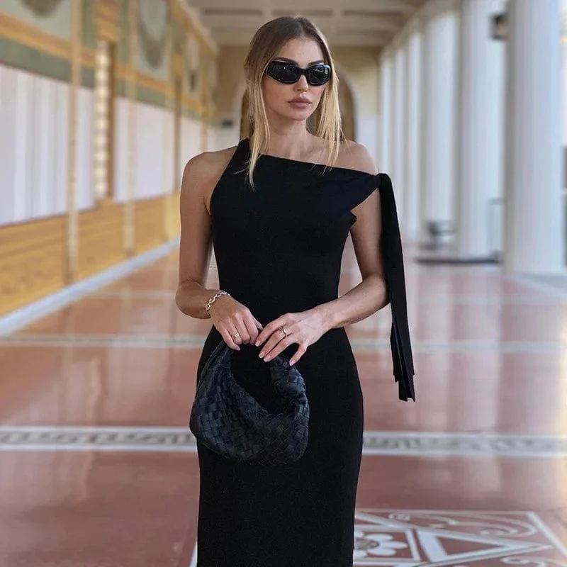 Robe de soirée longue avec une épaule dénudée