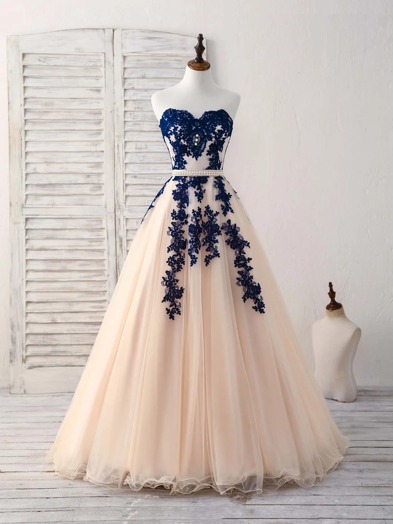 Robe de demoiselle d'honneur longue et élégante en tulle et dentelle bleue avec appliques