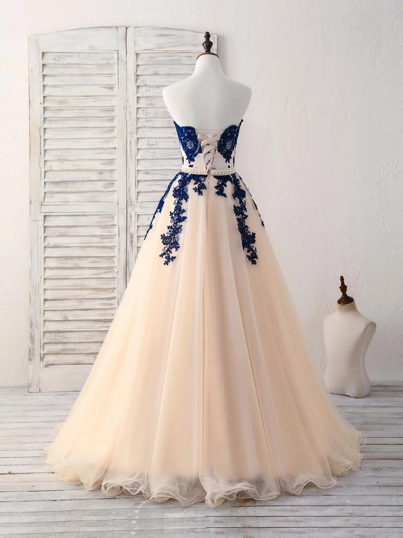 Robe de demoiselle d'honneur longue et élégante en tulle et dentelle bleue avec appliques