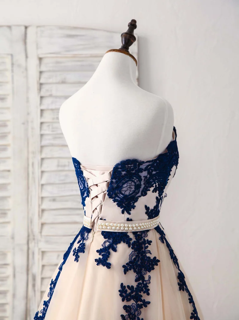 Robe de demoiselle d'honneur longue et élégante en tulle et dentelle bleue avec appliques