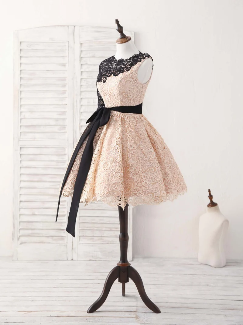 Robe de bal courte élégante en dentelle champagne - Parfaite pour les retrouvailles et les événements spéciaux