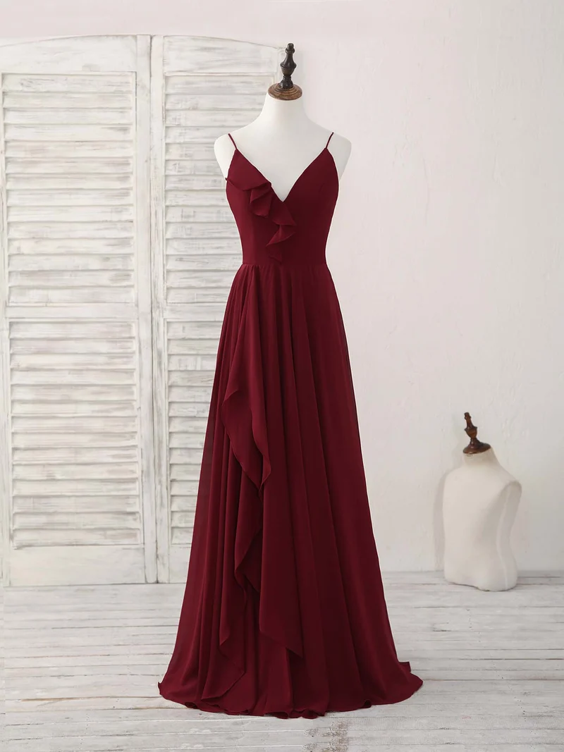 Robe élégante en mousseline bordeaux à col en V : parfaite pour une robe de bal ou de demoiselle d'honneur