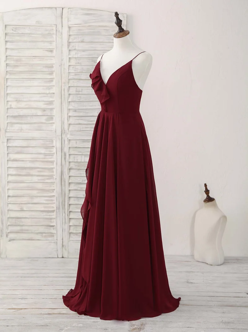 Robe élégante en mousseline bordeaux à col en V : parfaite pour une robe de bal ou de demoiselle d'honneur
