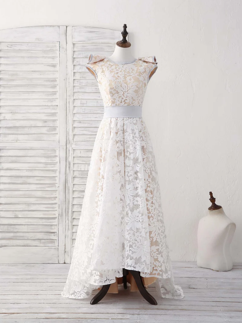 Robe de demoiselle d'honneur élégante en dentelle blanche à col rond