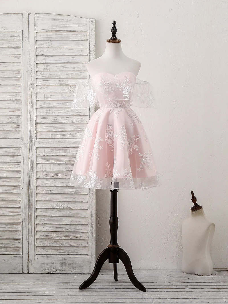 Robe de bal courte en tulle rose, élégante et décolletée en cœur, idéale pour les fêtes et les retrouvailles.